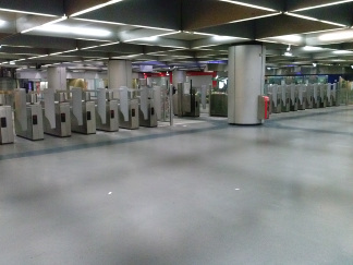 Salle des échanges à l'arrivée à Nation