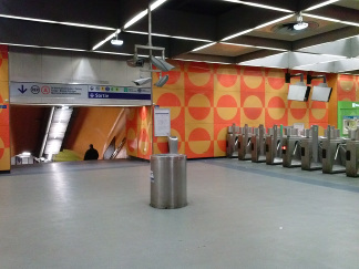 Salle des échanges au départ à Nation